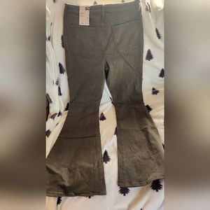 NWT SO juniors stretch flared pants - army green. Size 15